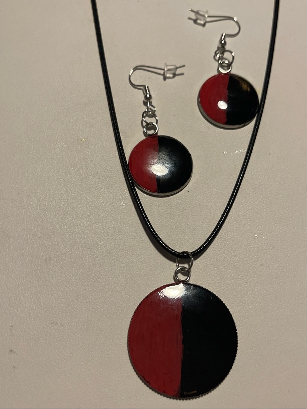 Red & Black Round Pendant Necklace and Earring Set